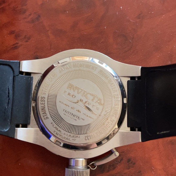 Invicta Pro Diver Model 16132, black. Needs band. - Picture 5 of 5